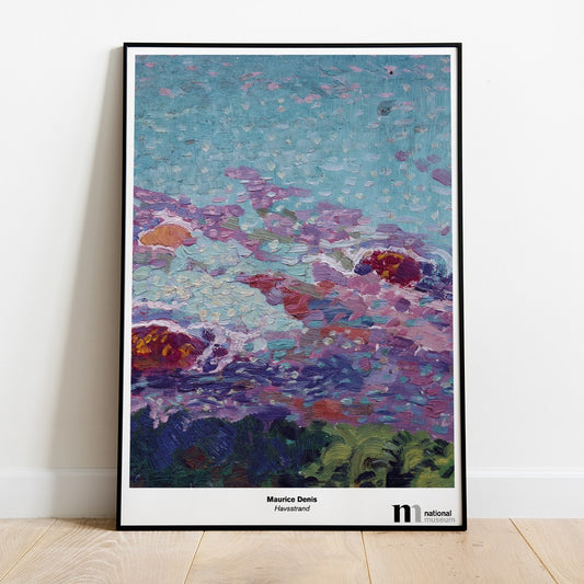 poster med Havsstrand från NAtionalmusuem i svart ram lutad mot en vägg