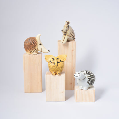 Fyra figurer från kollektionen okända djur av Lisa Larson i Nationalmuseum 