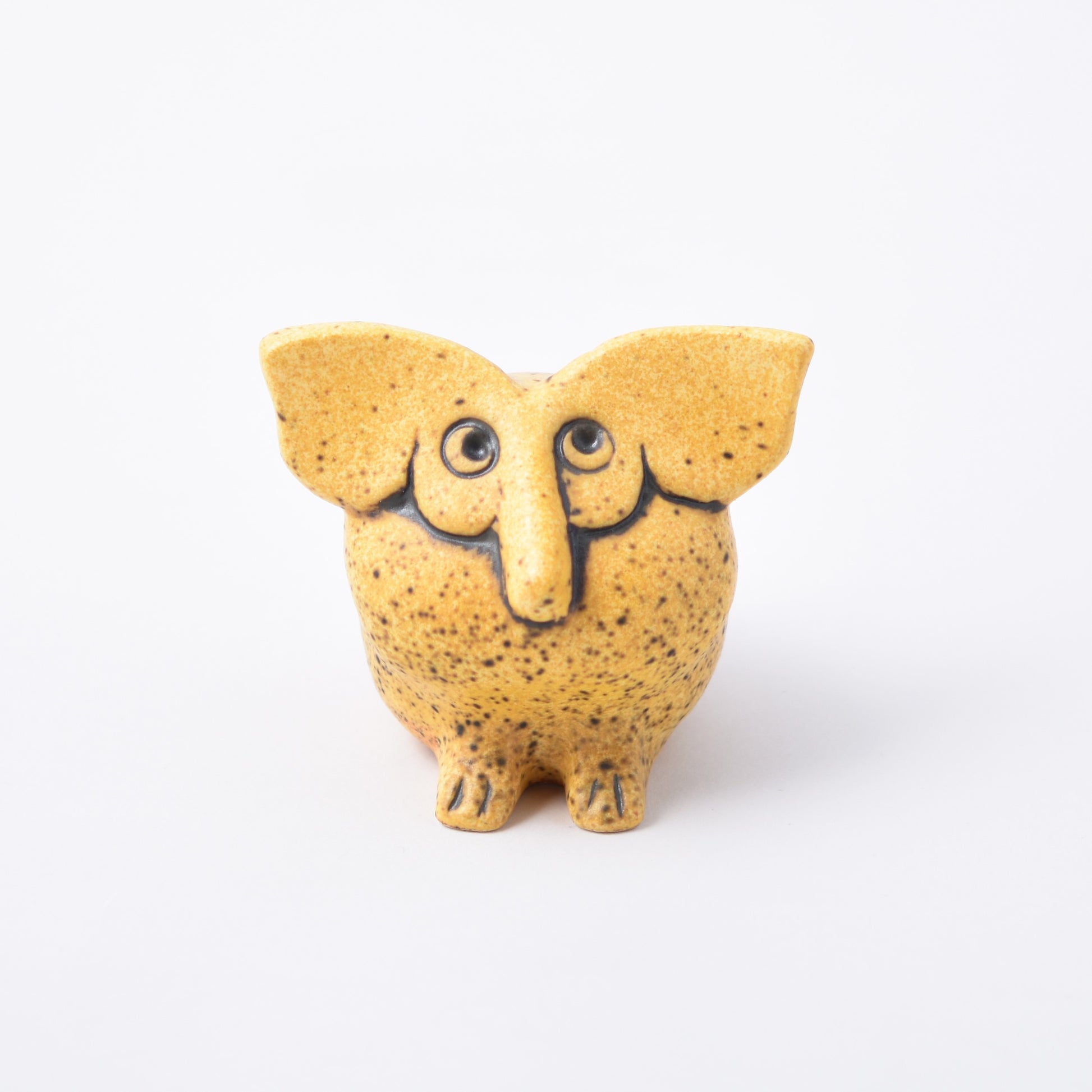 Djur med stora öron och lång näsa av Lisa Larson med namnet Olga