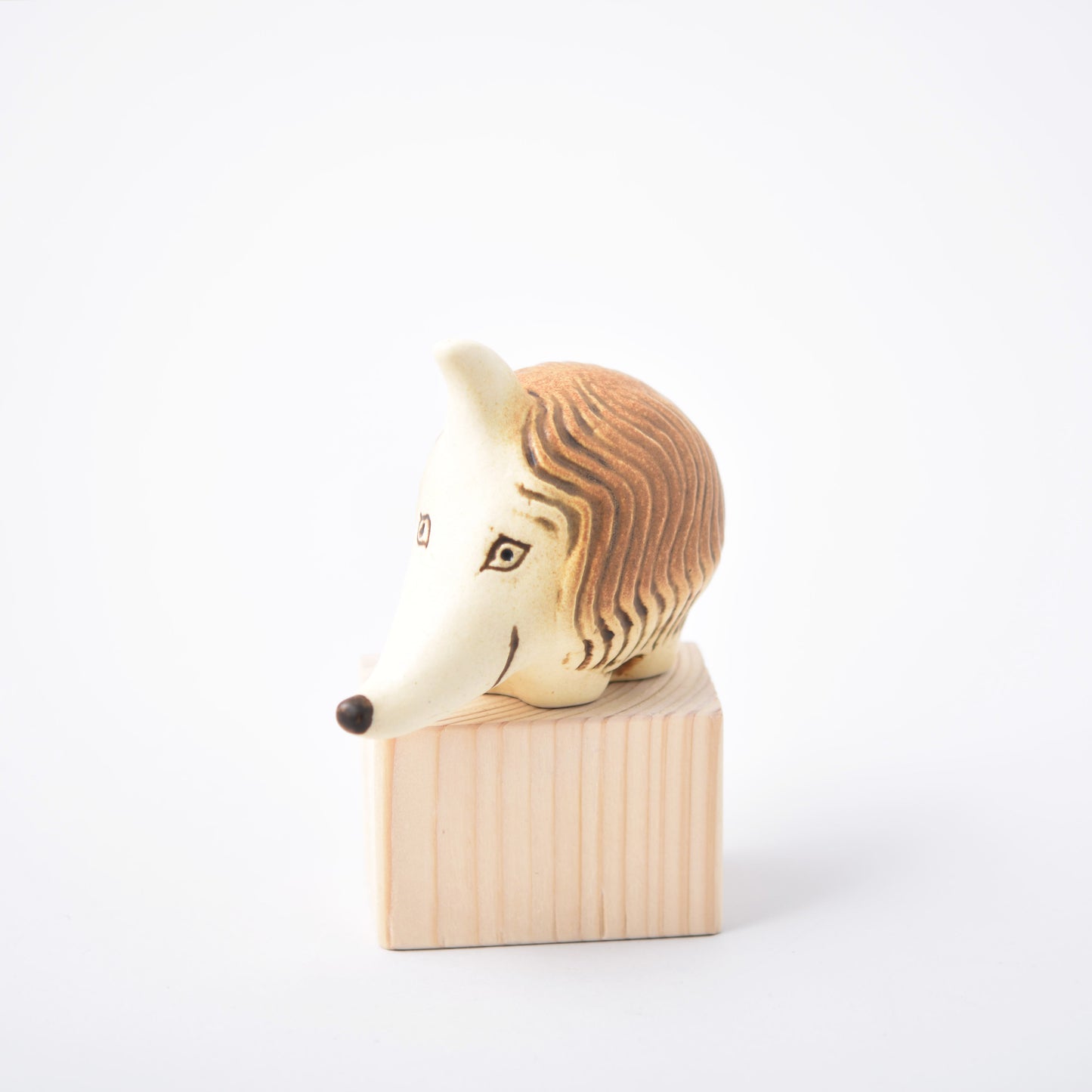 Lisa Larsons figurin Omar från kollektionen Okända djur, på Nationalmuseum