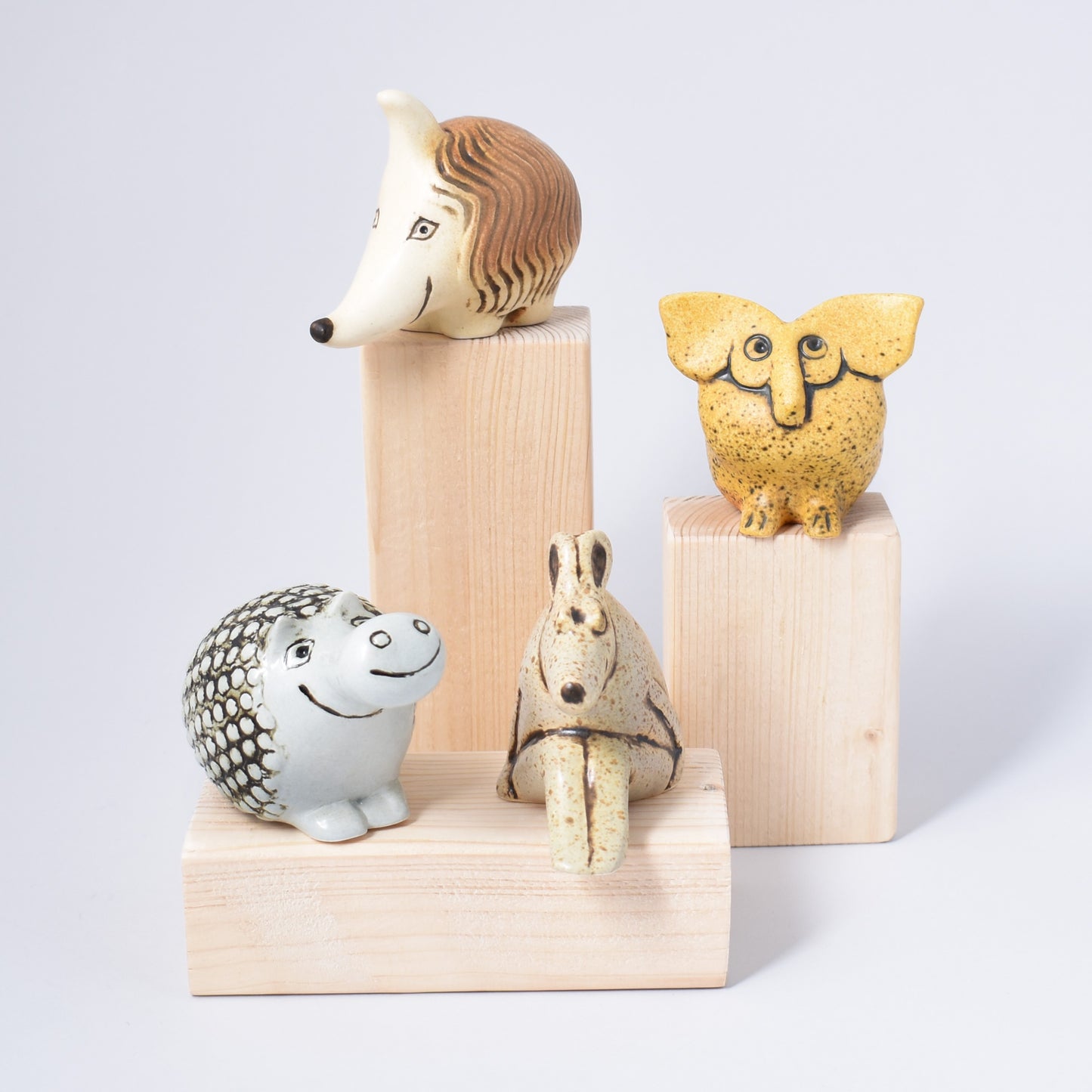 fyra djur ur Lisa Larsons serie Okända djur. Foto: Amanda Wendelius Nyström/Nationalmuseum