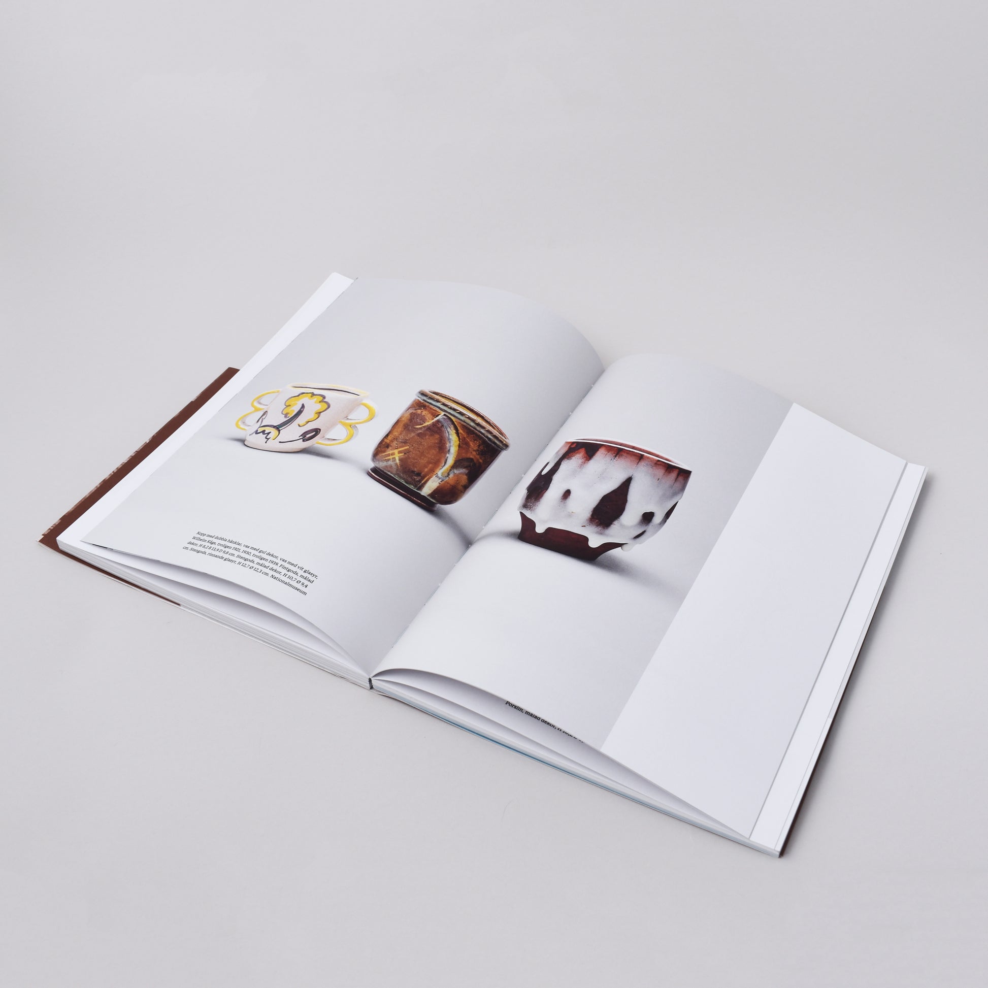 insida i boken Wilhelm Kåge & Shōji Hamada utgiven av Nationalmuseum