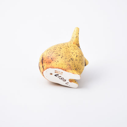 Signatur av Lisa Larson på figurinen Olga