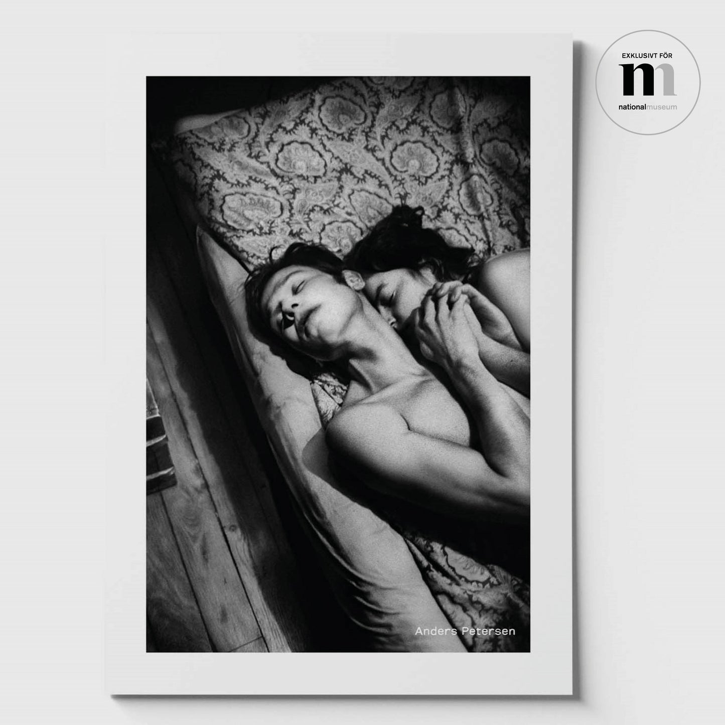 Svartvit A3 affisch med fotografi av Anders Petersen från utställningen the left shore på nationalmuseum