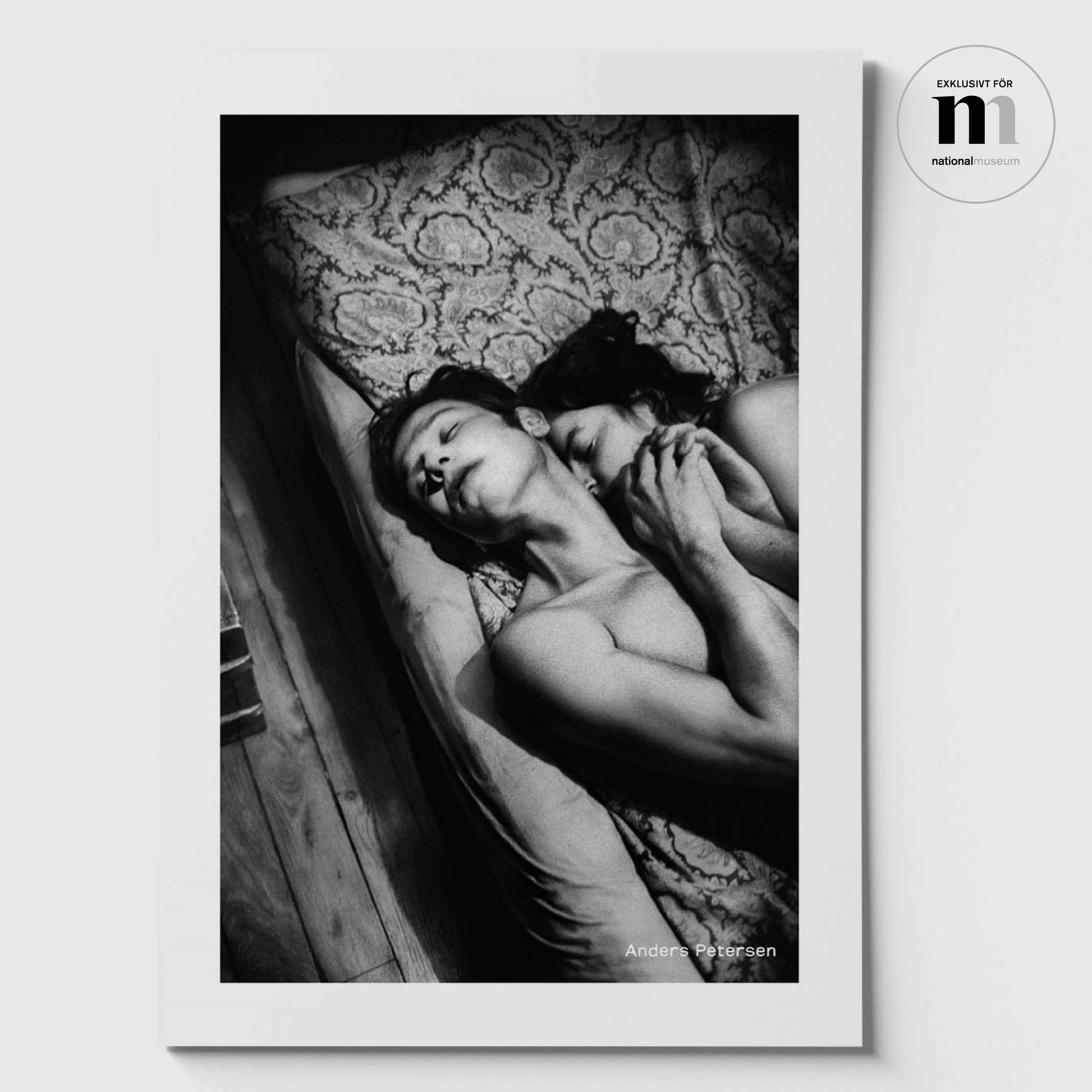 Svartvit A3 affisch med fotografi av Anders Petersen från utställningen the left shore på nationalmuseum