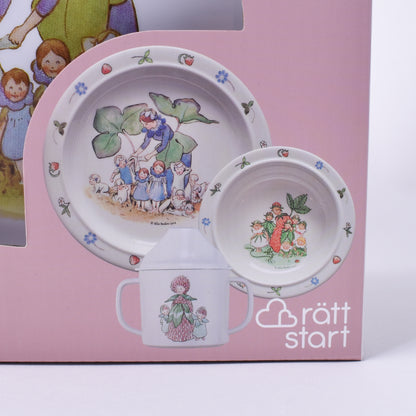 Servis för barn med djup tallrik, platt tallrik och pipmugg med motiv av Elsa Beskow