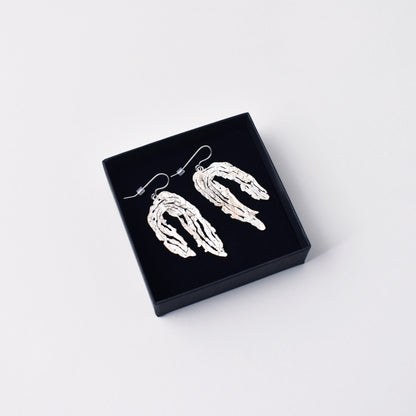 Vackra örhängen av 925 silver inspirerade av trollhår från John Bauers akvareller på Nationalmuseum