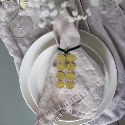 Dukning med Stig Lindbergs hänge Berså