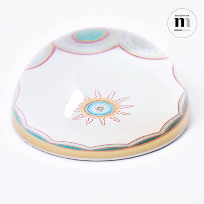 dekorativ brevtyngd i glas med ljusblå takrosett från Nationalmuseum