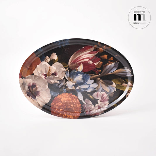 Oval bricka med motiv av Johan Johnsens Stilleben med blomsterbukett från Nationalmuseum