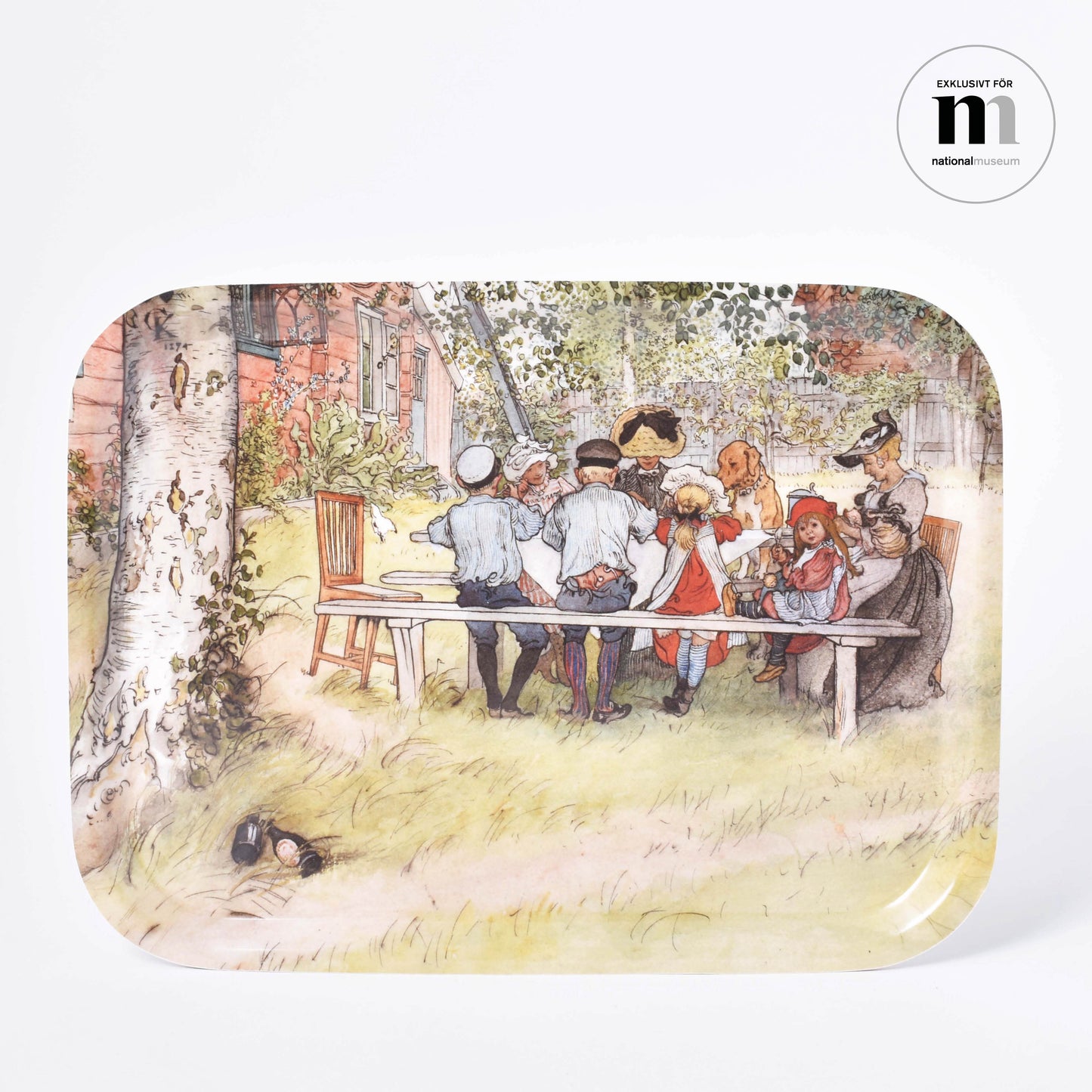 bricka med Carl Larssons målning Frukost under stora björken från Nationalmuseum