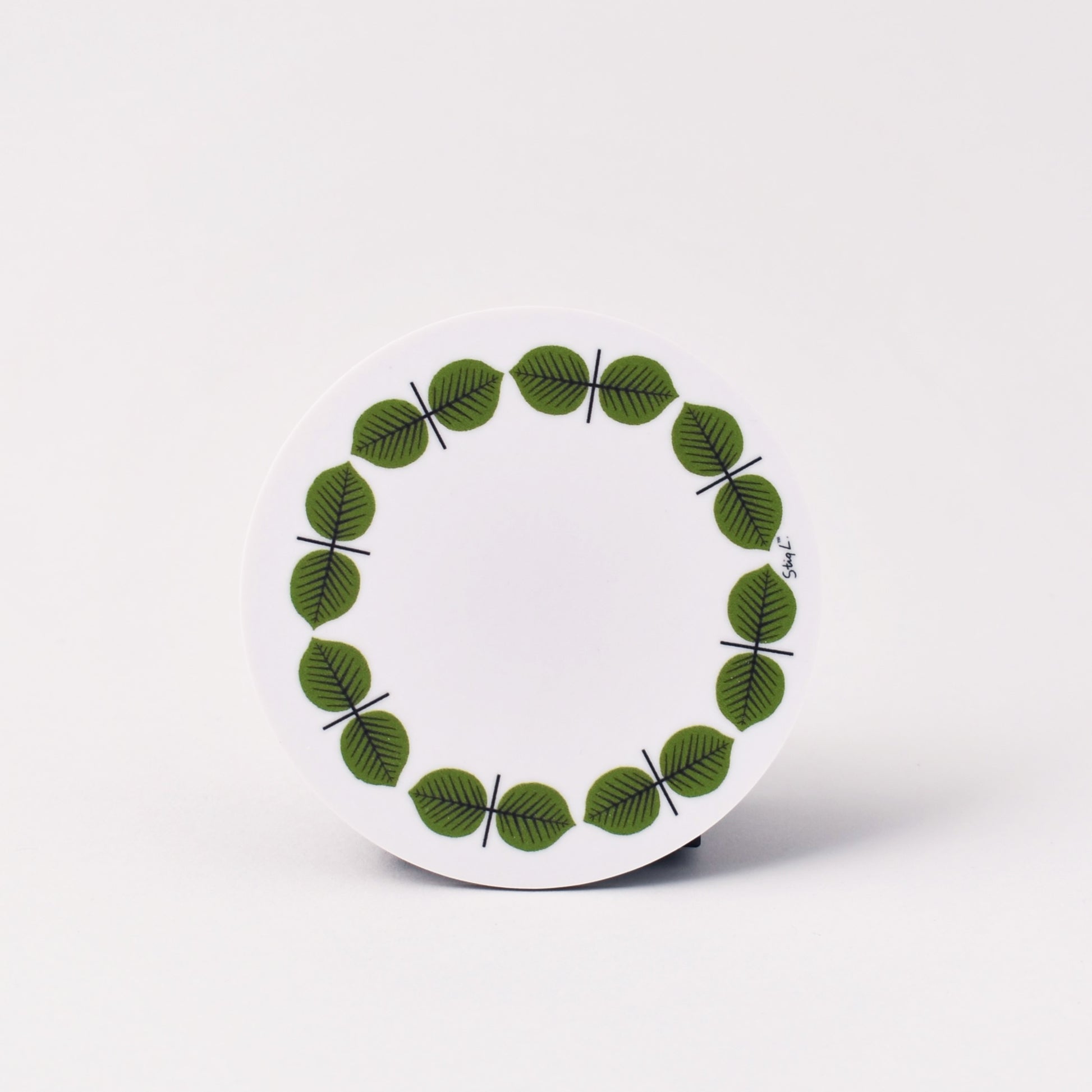 vitt och rundt glasunderlägg med mönstret Berså 