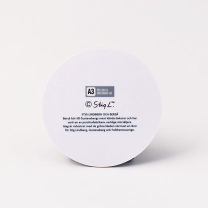 rund coaster med vit baksida och stig lindbergs signatur