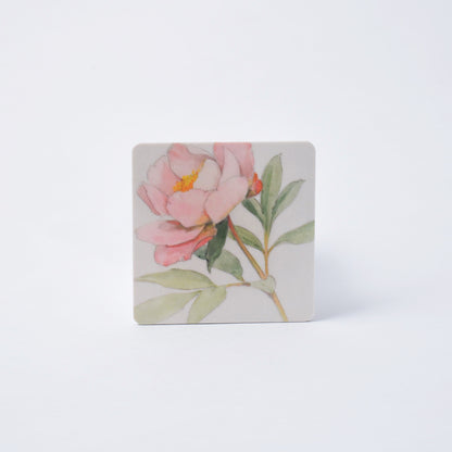 kvadratiskt underlägg med rosa pion av Gunnar Wennerberg