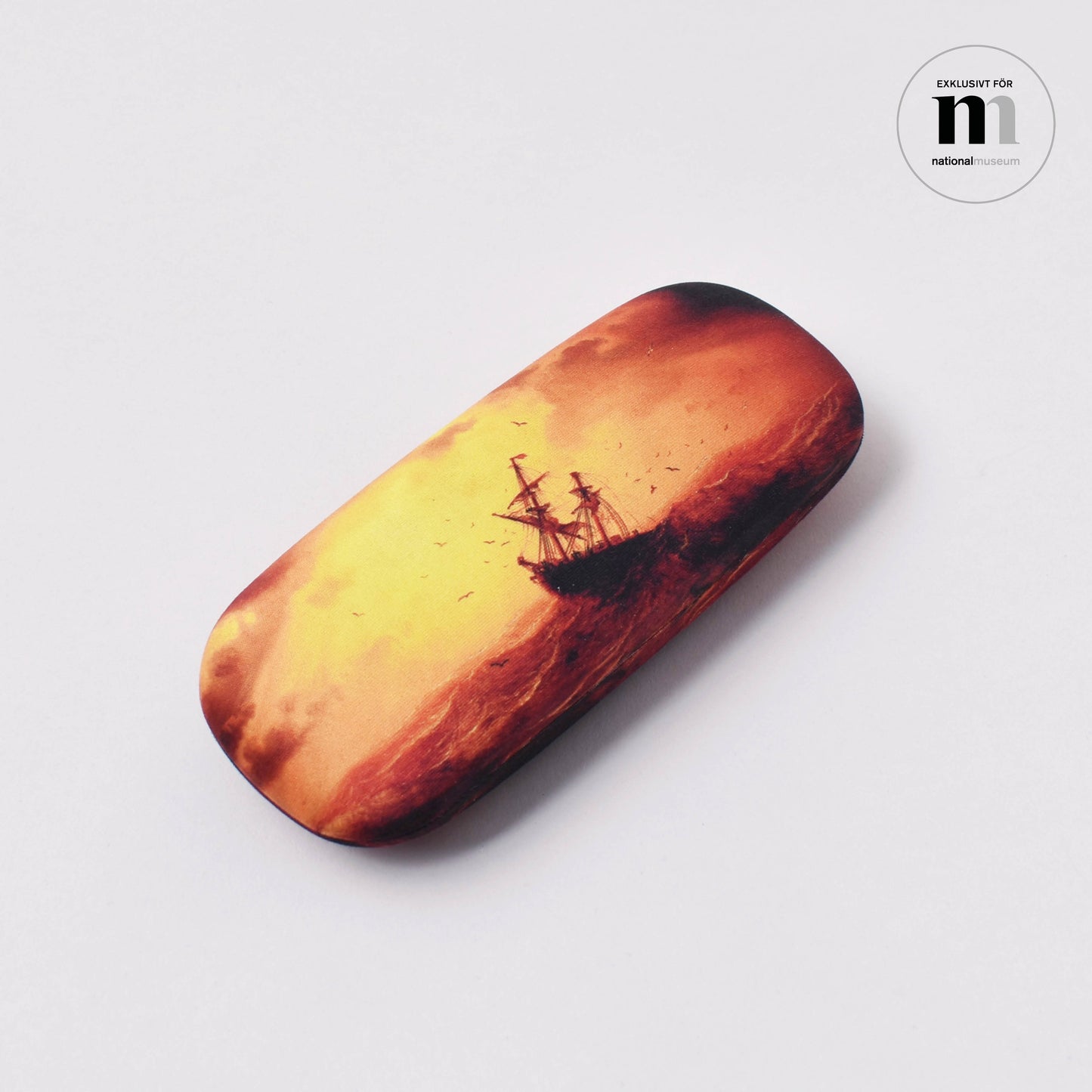 tygklätt glasögonfodral med skepp och solnedgång från Nationalmuseum