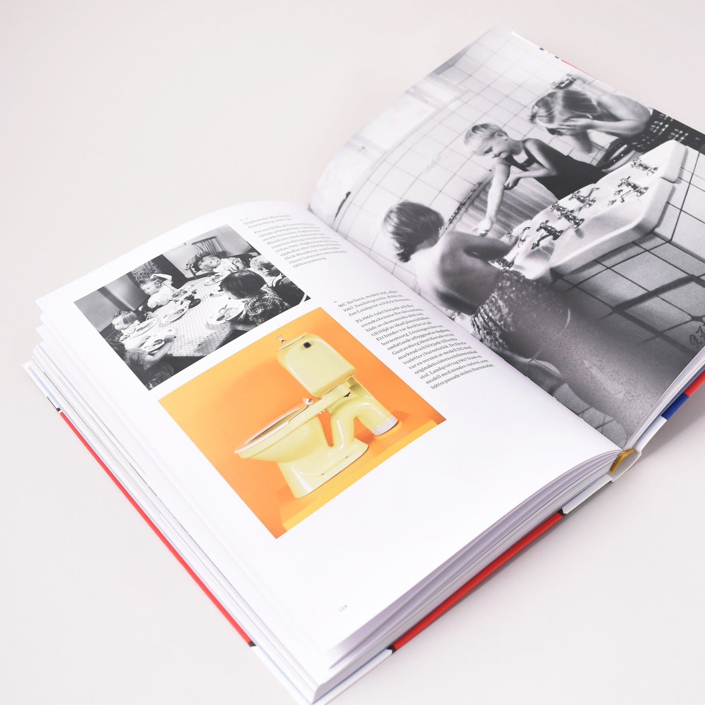 Insida i boken Gustavsberg- NAtionalmuseums samling med bild på toalett från Gustavsberg