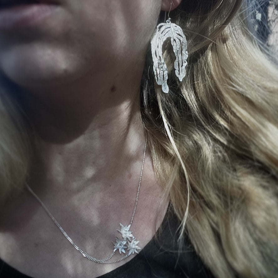 halsband och örhägen i silver från kollektion från Ovrebruket och Nationalmuseum