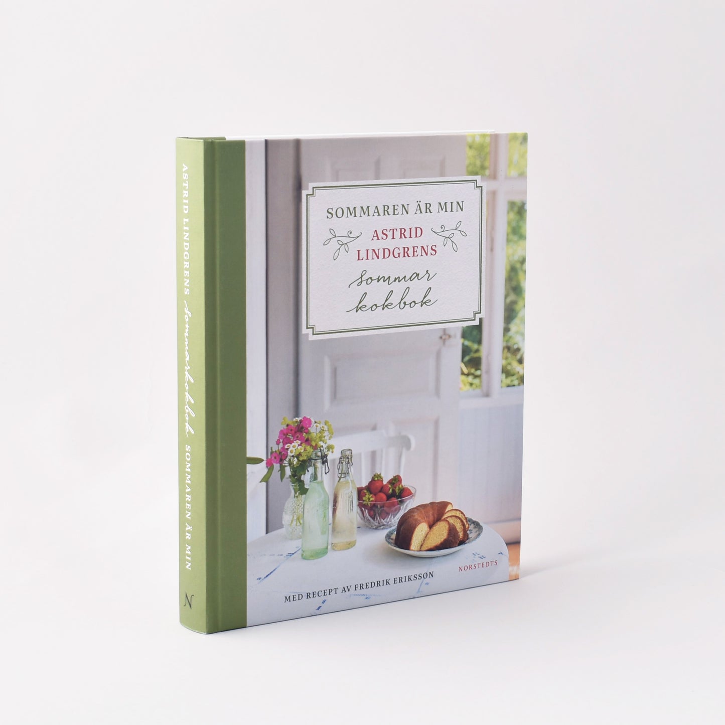 Vacker kokbok med recept för den svenska sommaren av Astrid Lindgren och Fredrik Eriksson