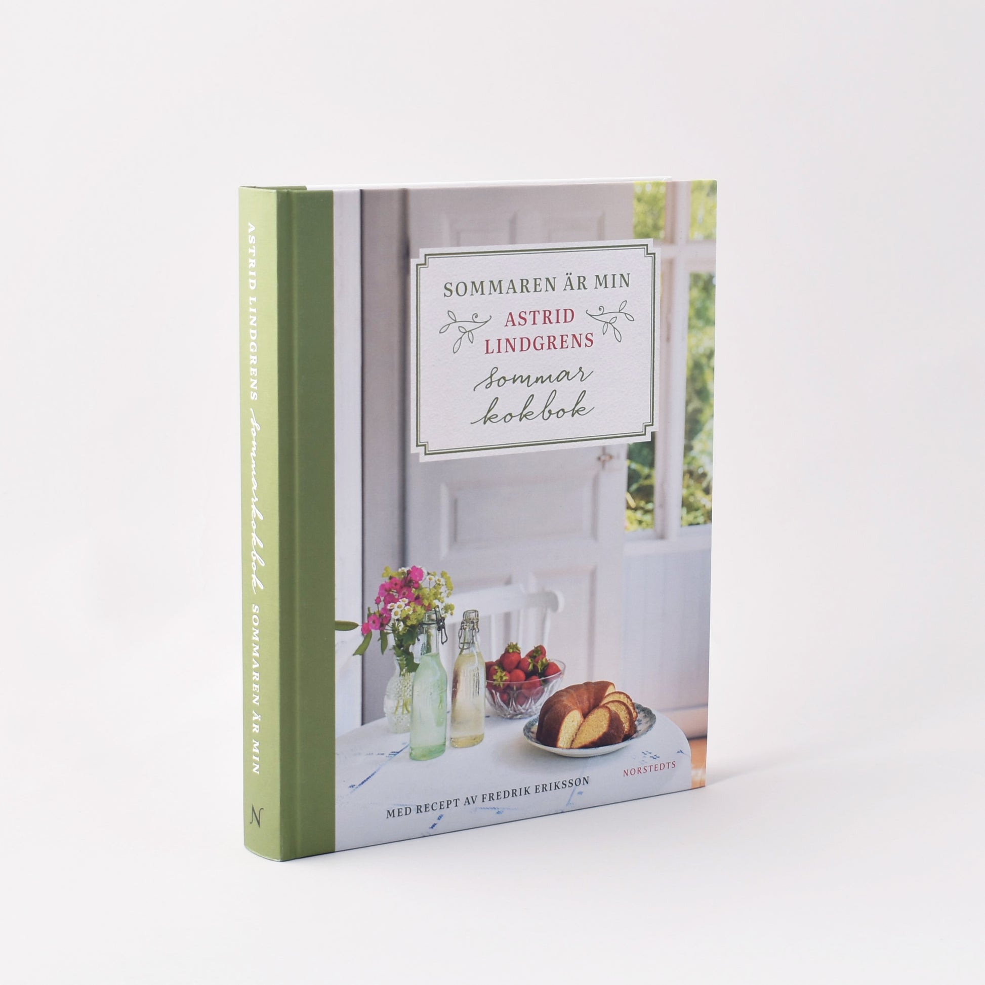 Vacker kokbok med recept för den svenska sommaren av Astrid Lindgren och Fredrik Eriksson