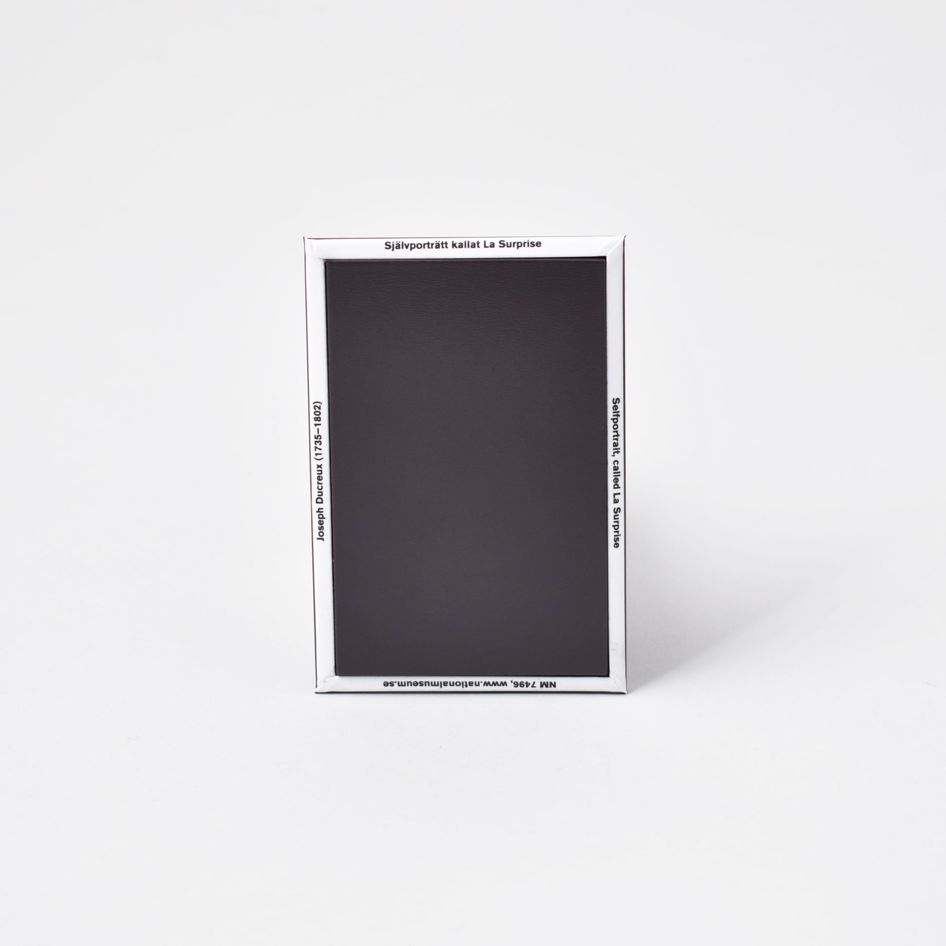 baksida av kylskåpsmagnet med målningen la surprice