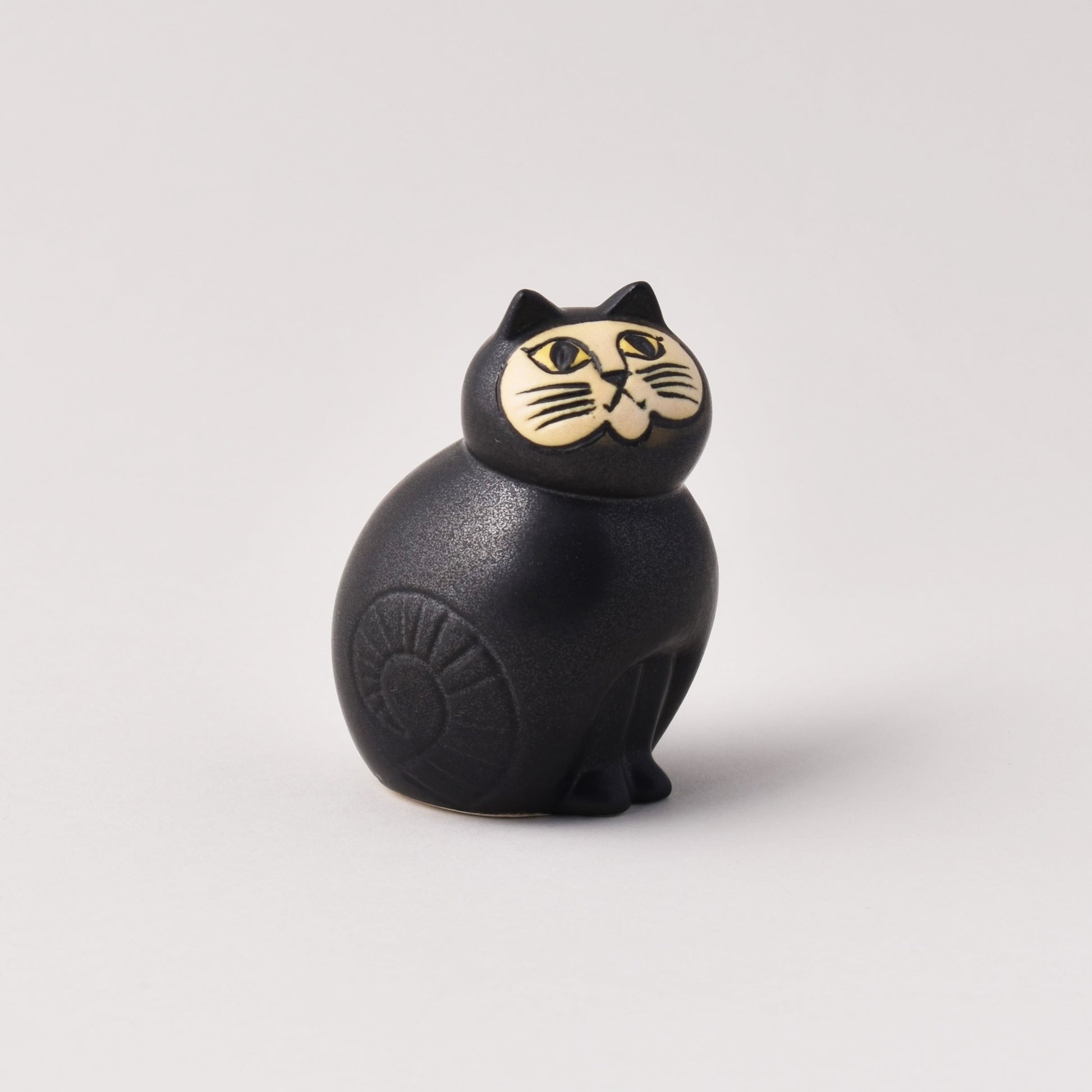 Katten Mia av Lisa Larson i svart från Nationalmuseum shop