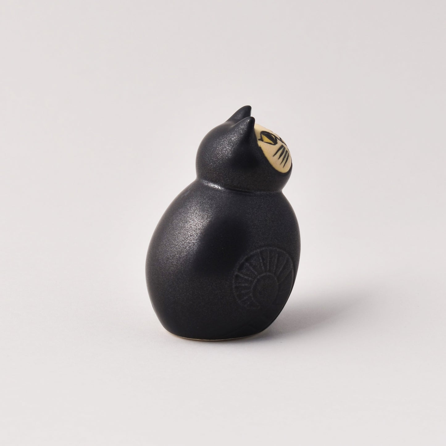 Lisa Larsons figrurin Mia i svart från Nationalmuseum