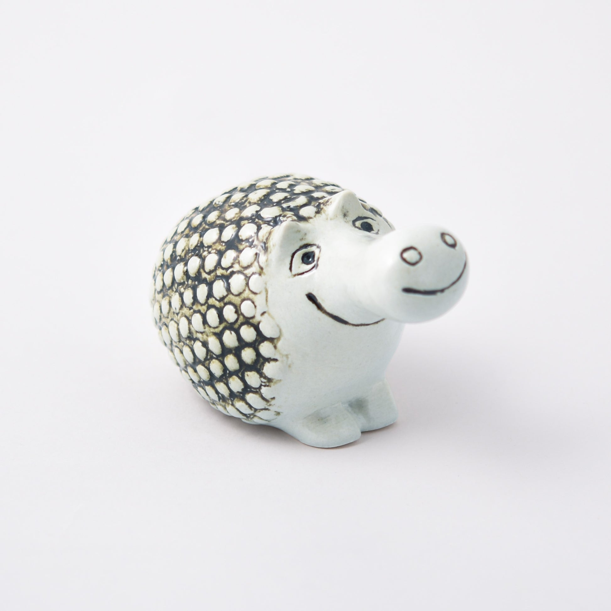 Blå figurin av Lisa Larson med namnet Olivia från Nationalmuseum