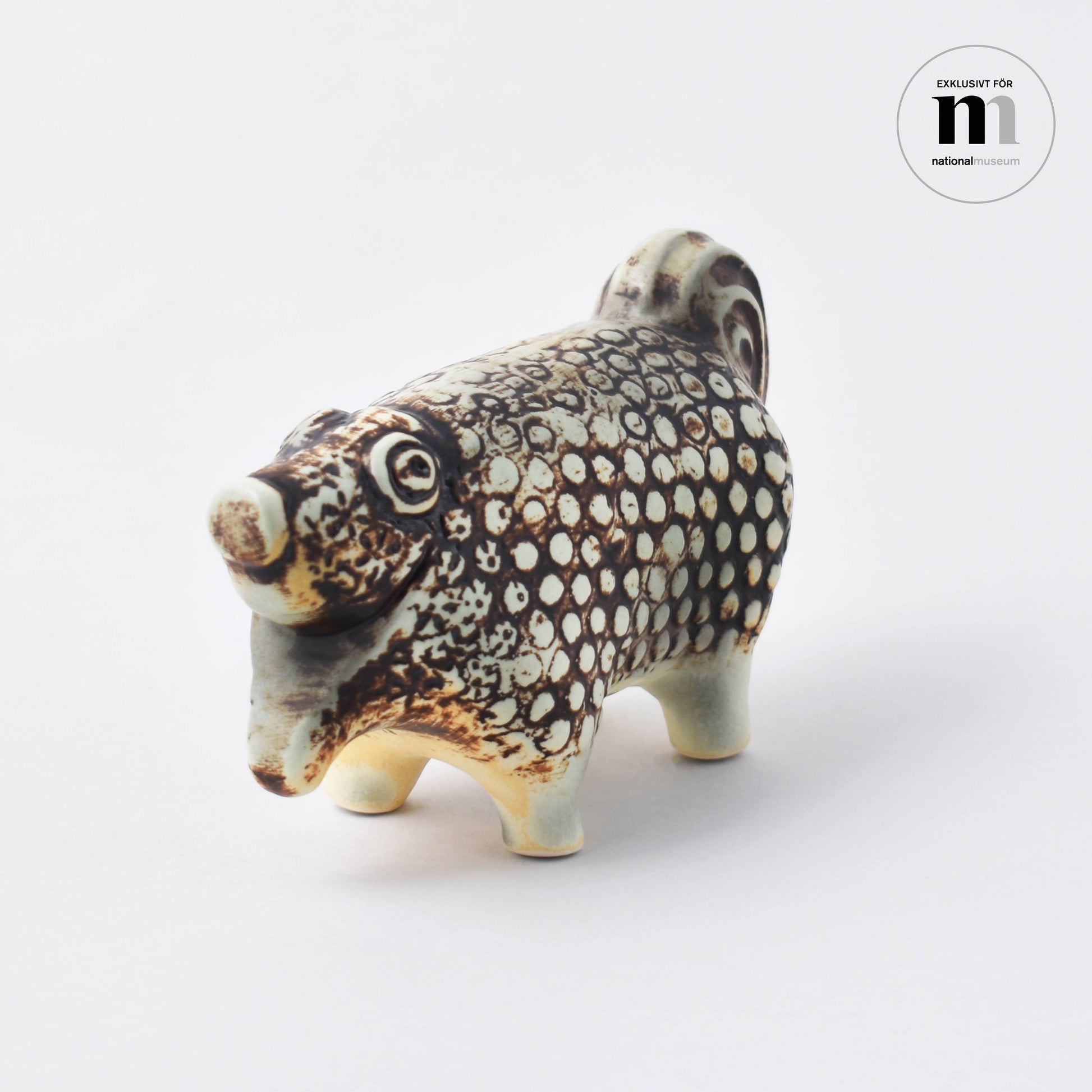 Keramikfiguren Oskar av Lisa Larson från kollektionen Okända djur. Foto: Amanda Wendelius Nyström / Nationalmuseum