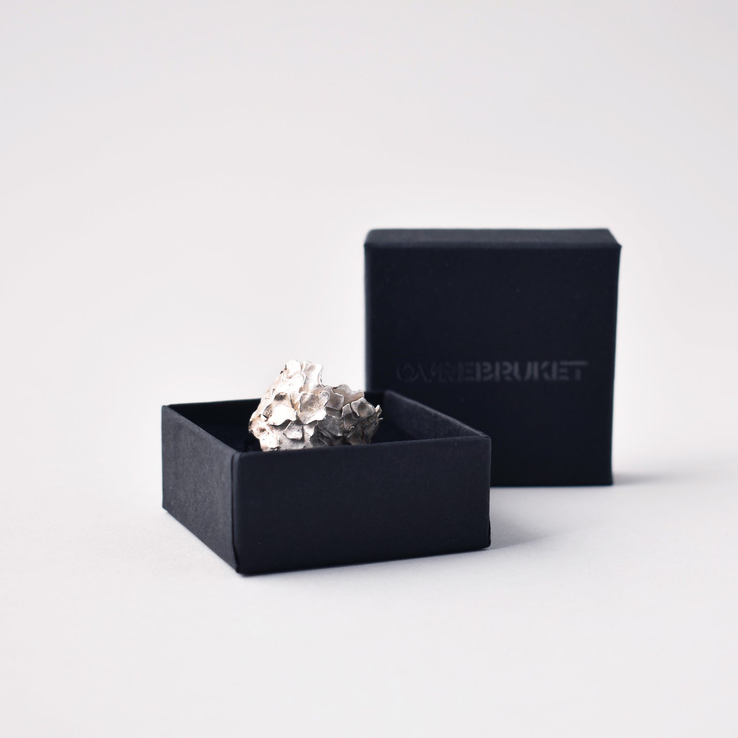 Handgjord ring av silver från Ovrebruket för Nationalmuseum