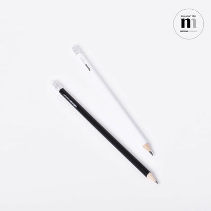 blyertspennor med sudd och Nationalmuseums logga