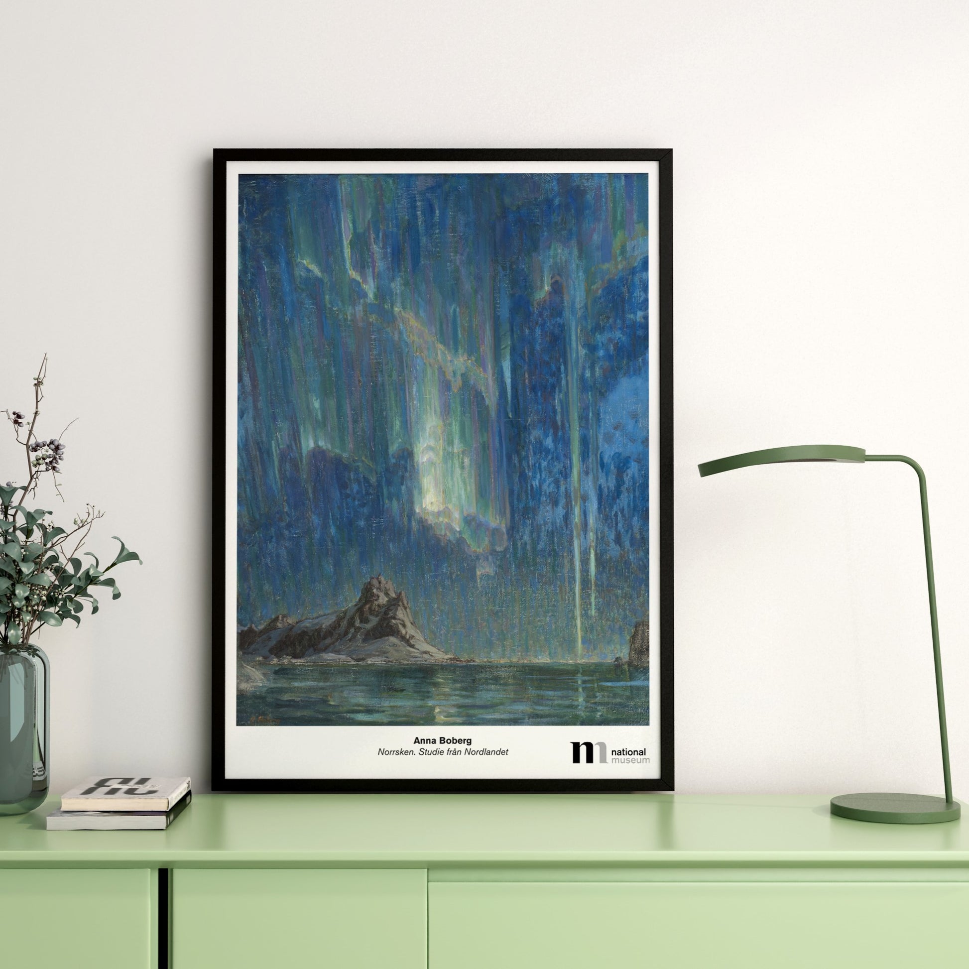 affisch med Anna Bobergs målning Norrsken från NAtionalmuseum i svart ram