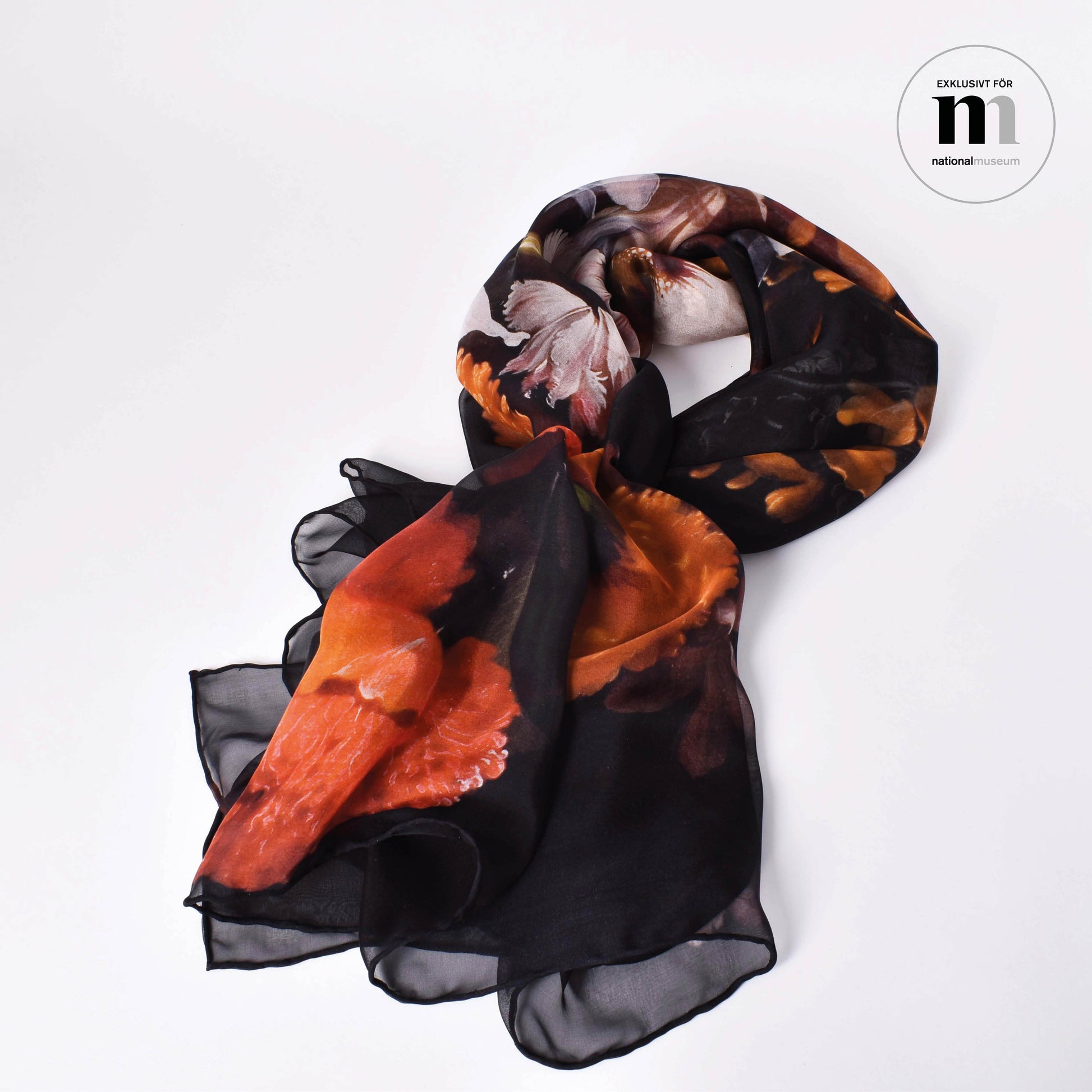 Exklusiv sidensjal med motiv av Blomsterstilleben från Nationalmuseums samlingar