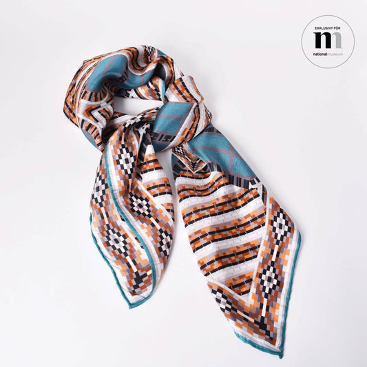 Sidensjal i blått, brunt och vitt med motiv av tegelfasaden på Gustavsbergs Porslinsmuseum