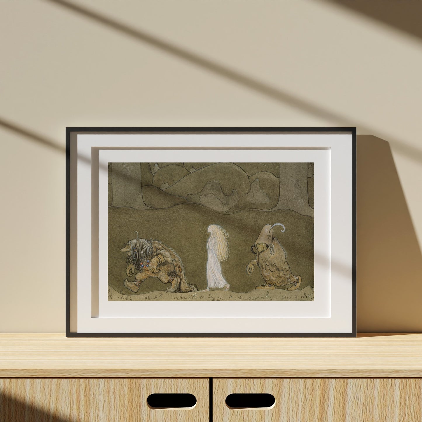 Poster i svart ram med John Bauers prinsessan och trollen från Nationalmuseum