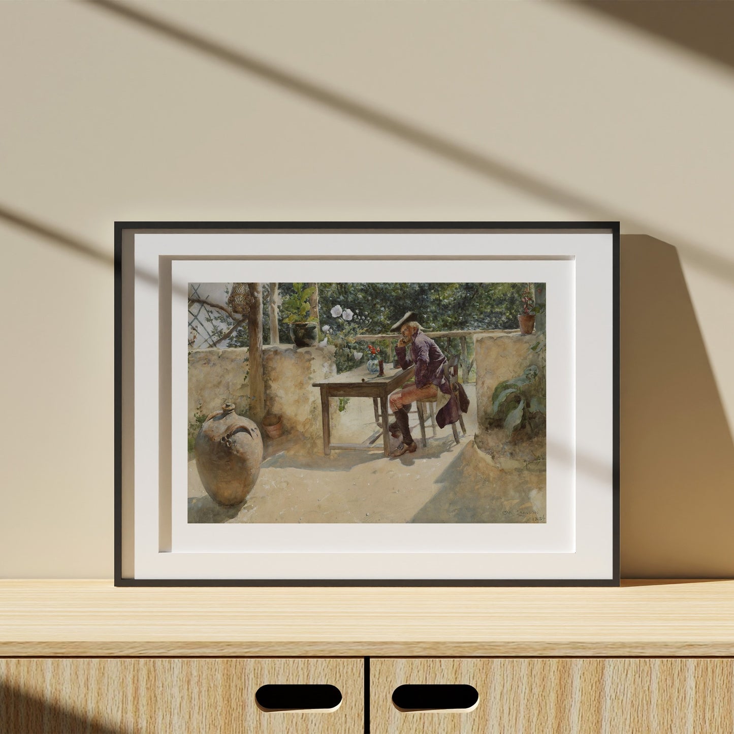 Poster i svart ram med Carl Larssons Vinet från utställningen trädgården