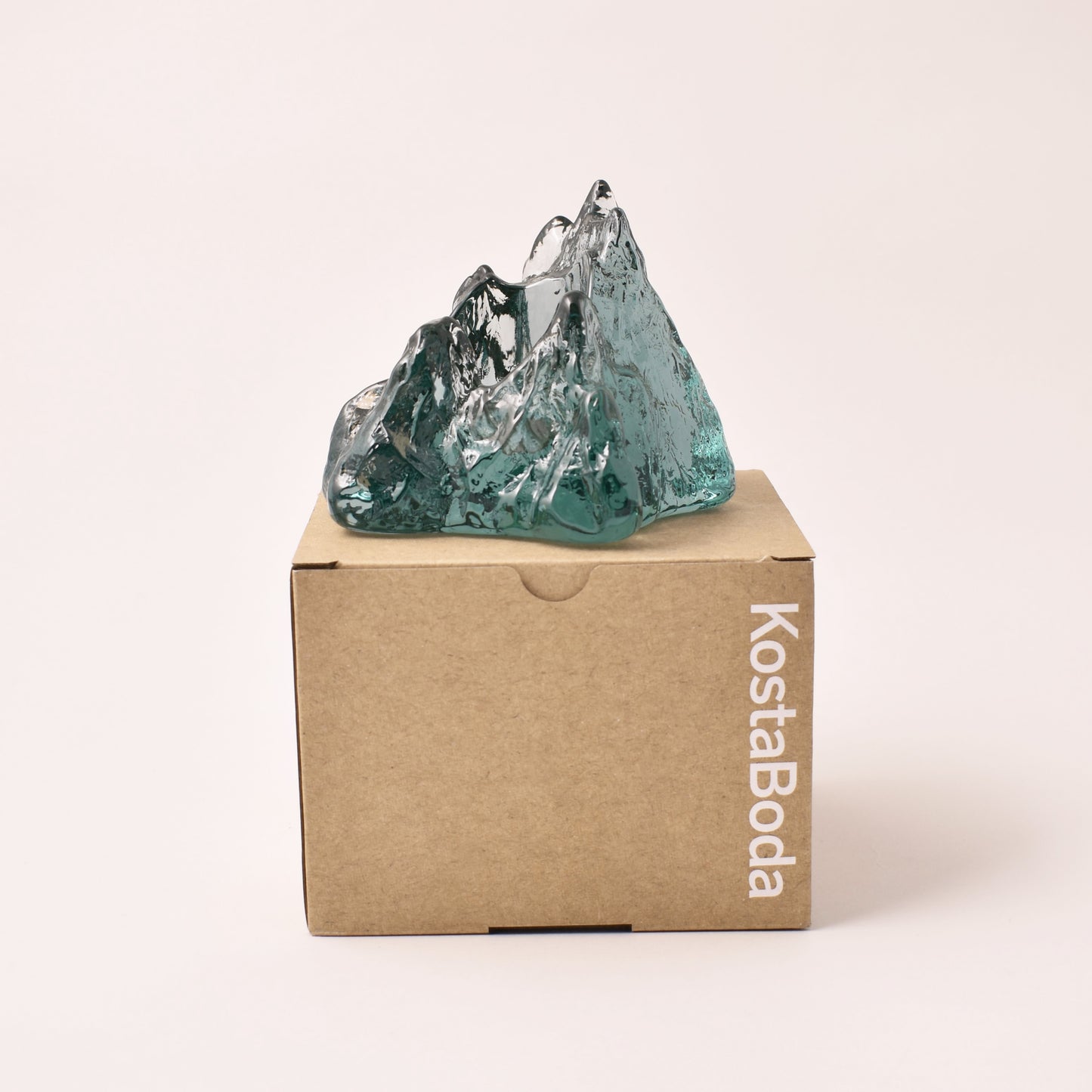 exklusiv ljuslykta i grönt glas från Kosta Boda