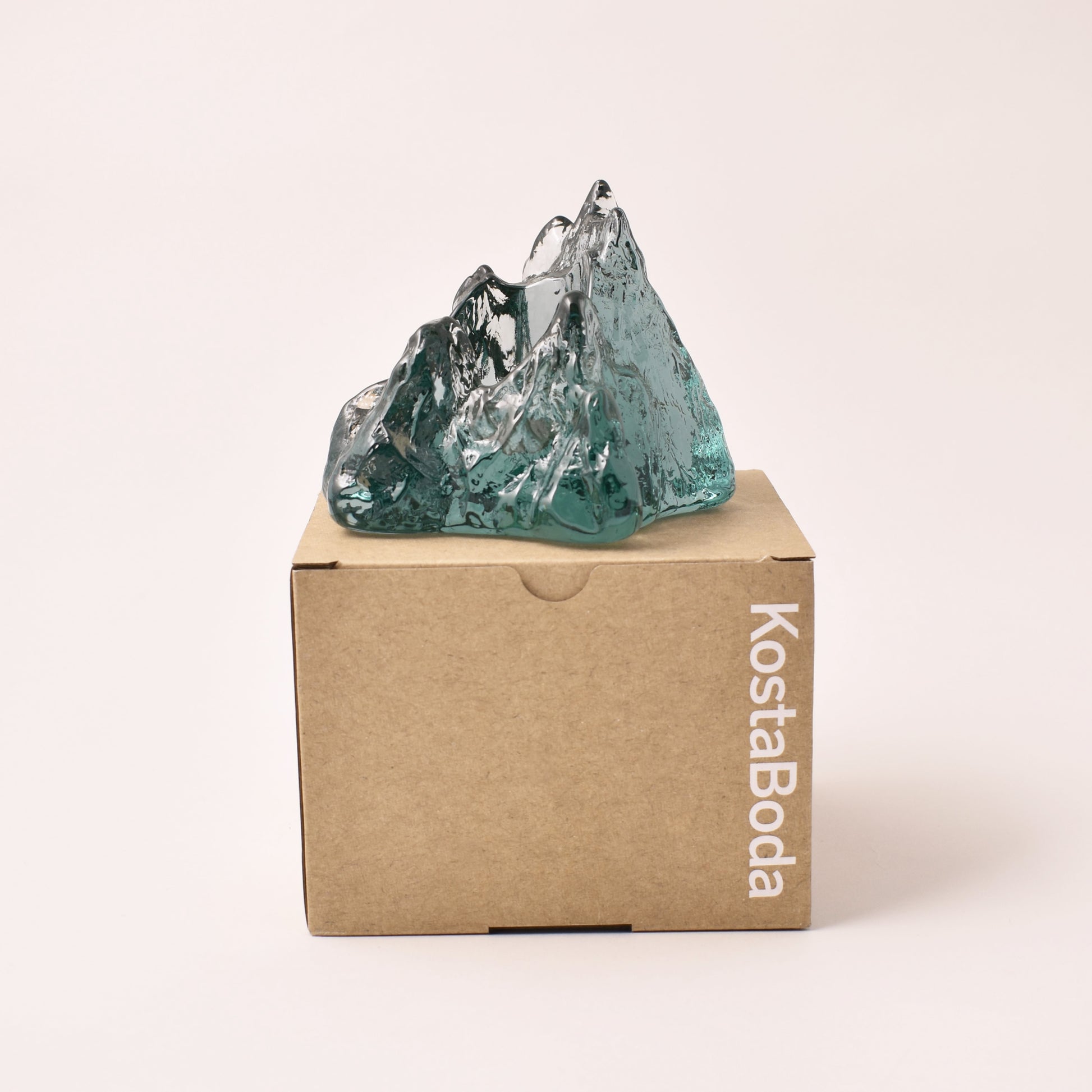 exklusiv ljuslykta i grönt glas från Kosta Boda