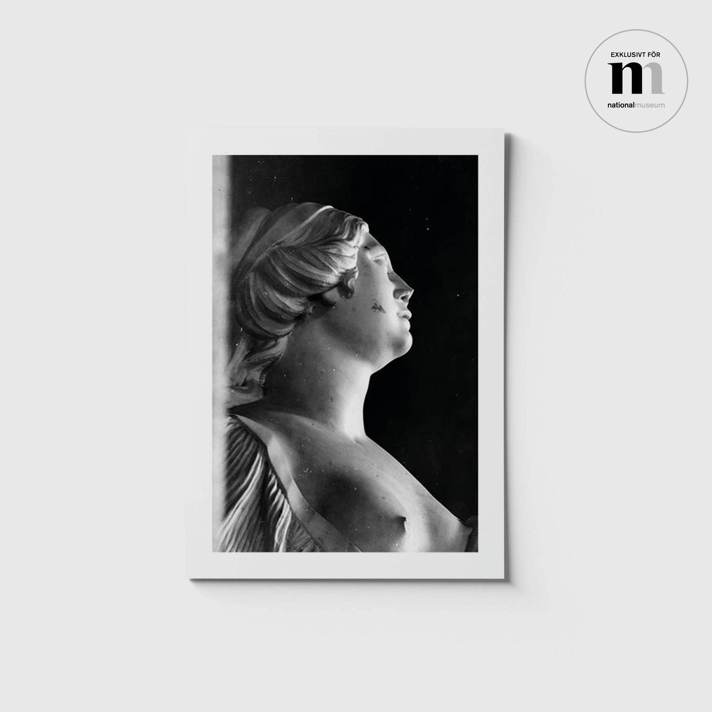 vykort med svartvitt foto av skulpturen Urania från Nationalmuseum