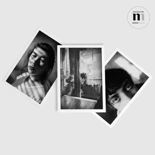 tre svartvita vykort med fotografier av Anders Petersen från utställningen the left shore på Nationalmuseum