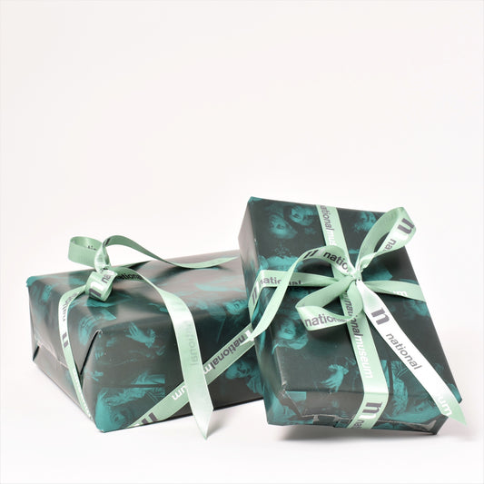 två paket med grönt papper från nationalmuseum shop