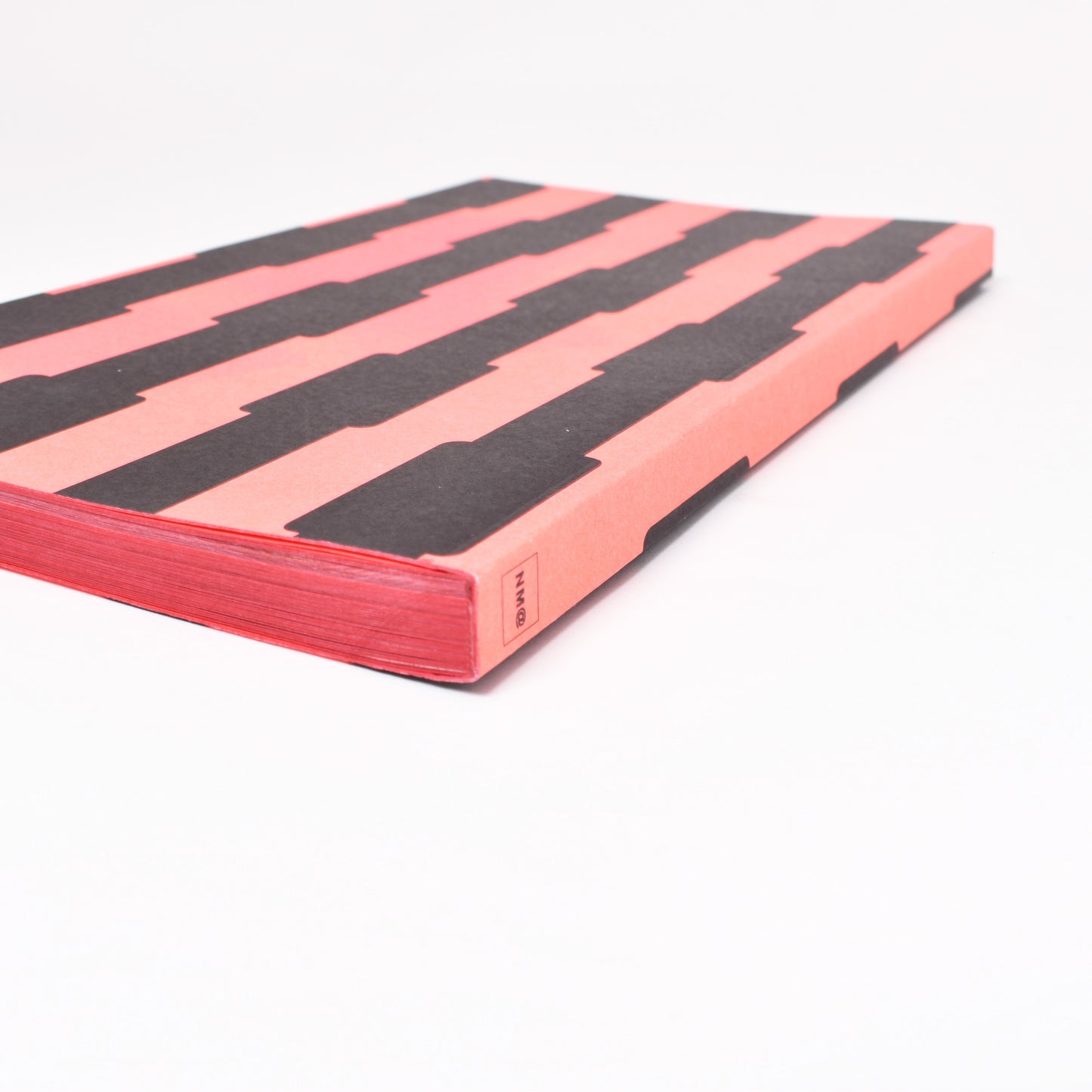 rosa sidor till boken nationalmuseum design 2016-2017