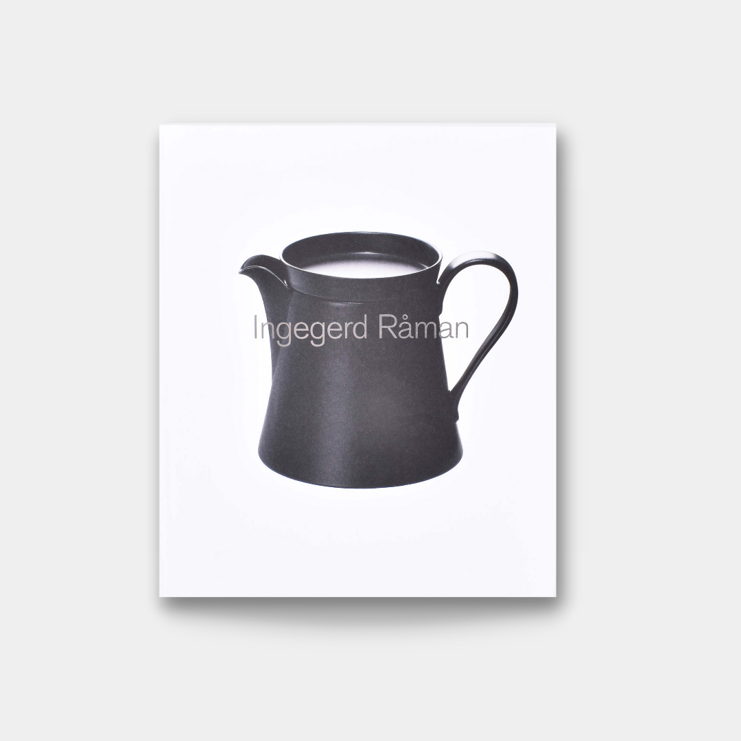 Bok omslag till boken om ingegerd råman i vitt med svart kanna