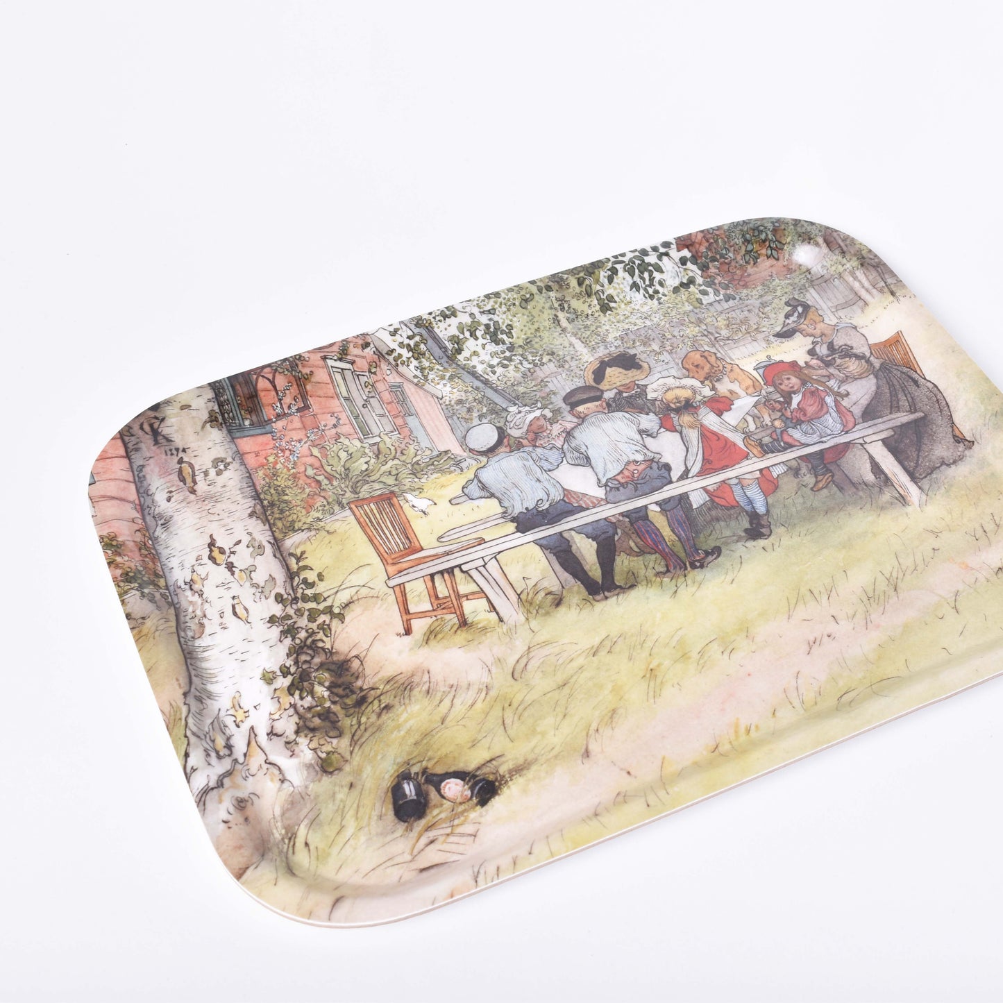 Rektangulär bricka med motiv av Carl Larssons Frukost under stora björken