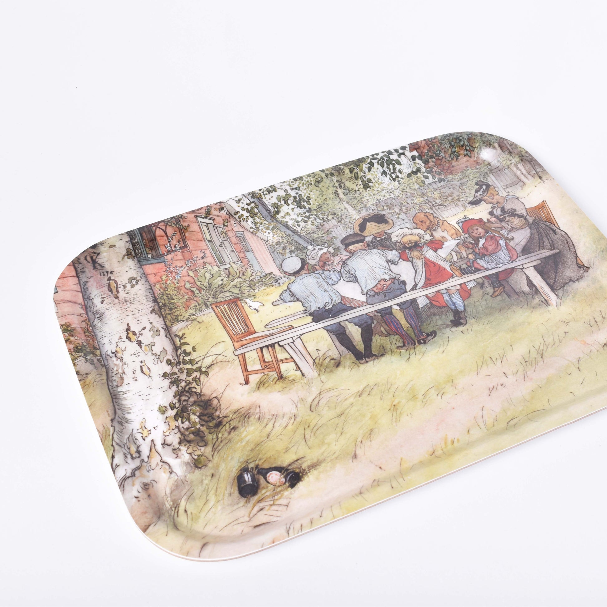Rektangulär bricka med motiv av Carl Larssons Frukost under stora björken