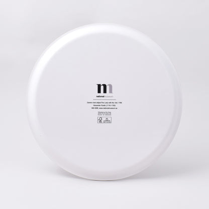 Vit baksida med Nationalmmuseums logga till brickan med motivet damen med slöjan