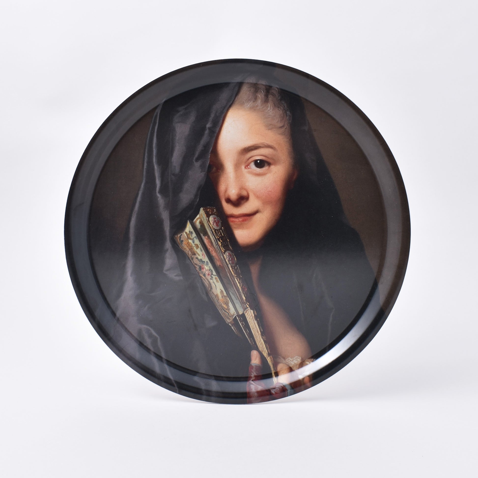 Rund bricka med Damen med slöjan från Nationalmuseum