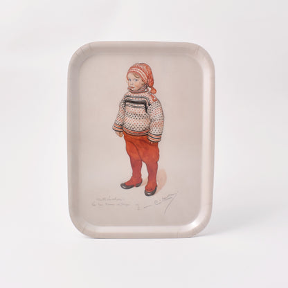 Rektangulär bricka med motivet Matts Larsson i vintriga kläder målad av Carl Larsson