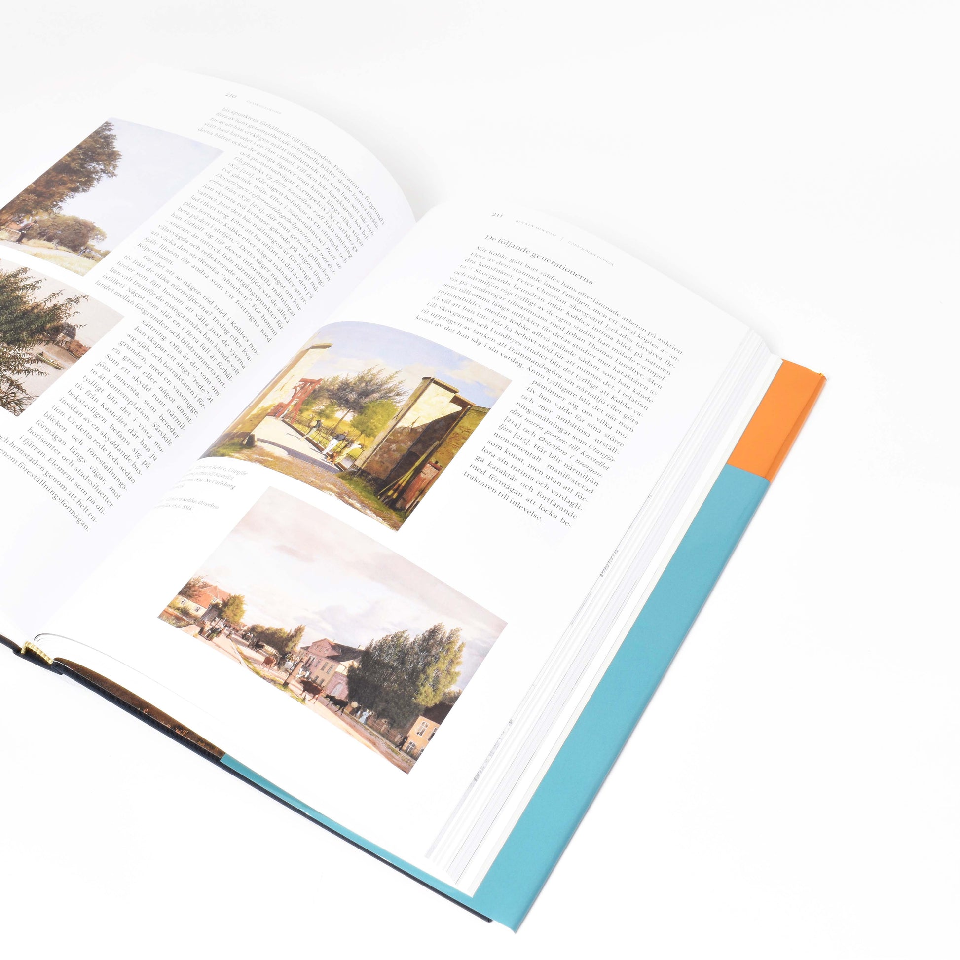 insida med färgbilder i utställningskatalogen dansk guldålder