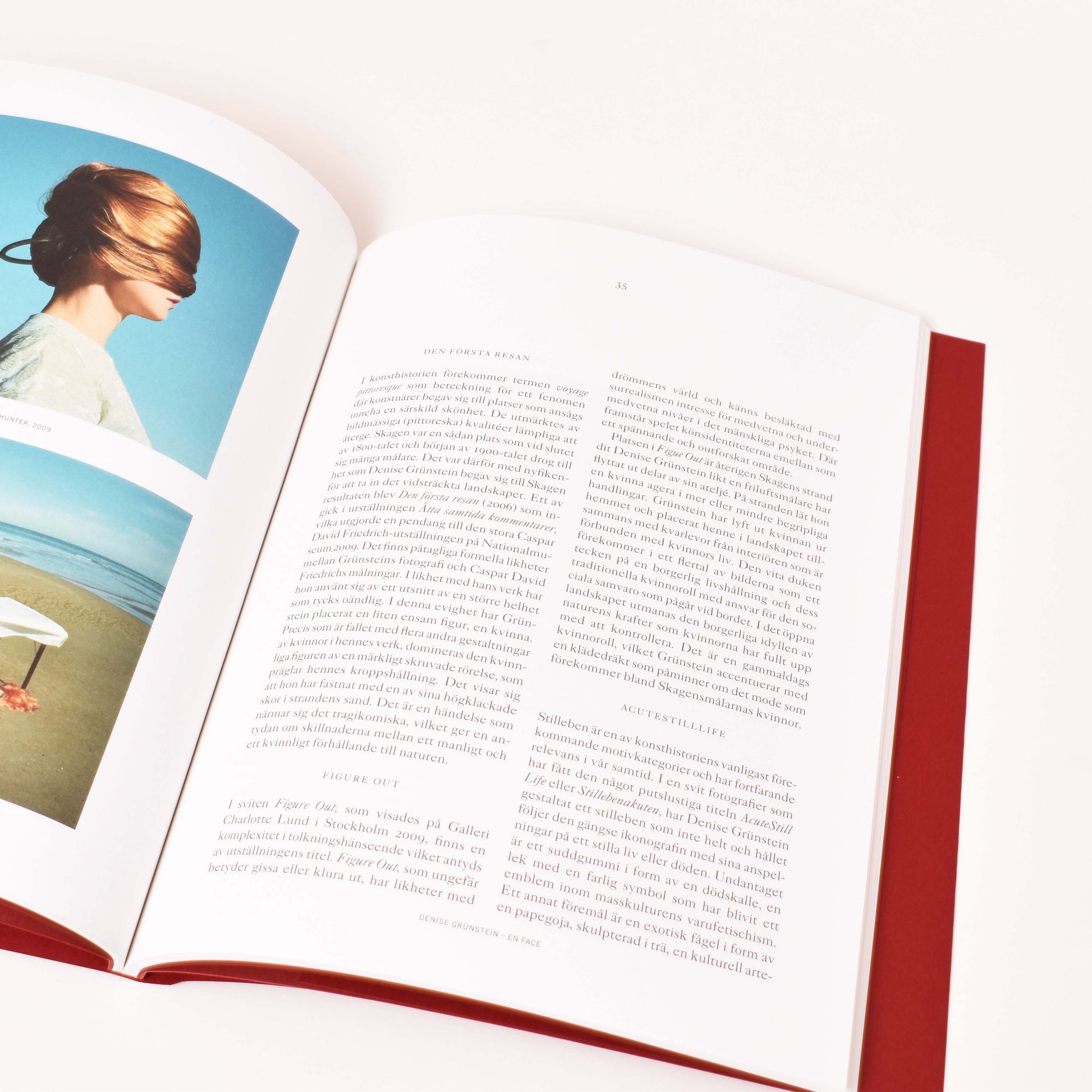 uppslag från boken en face med fotografier av denise grunstein