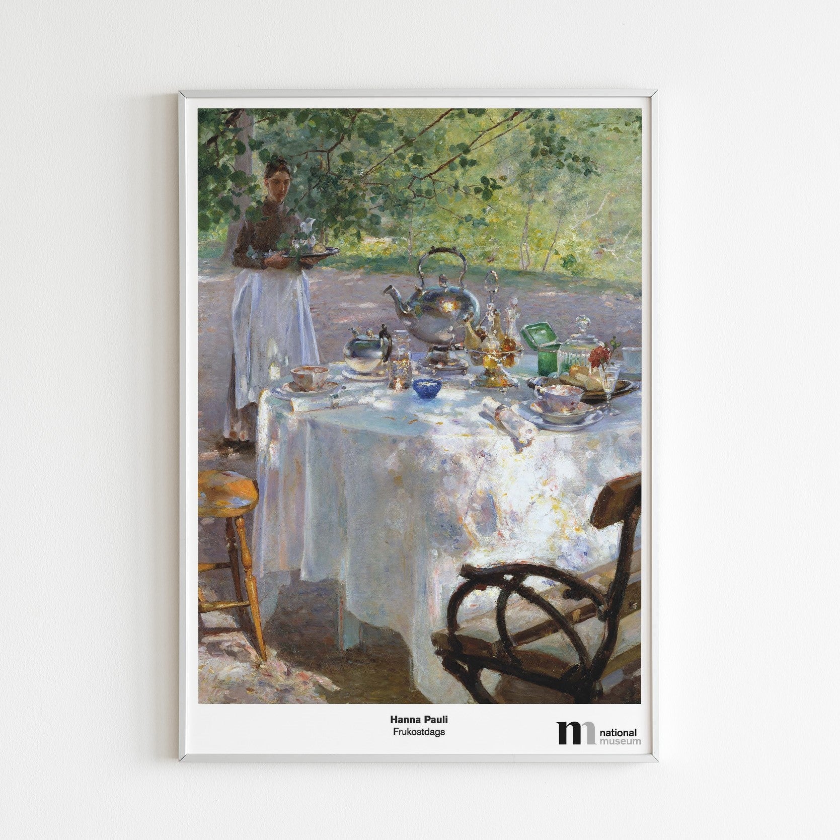Poster med frukostdags från Nationalmuseum i vit ram